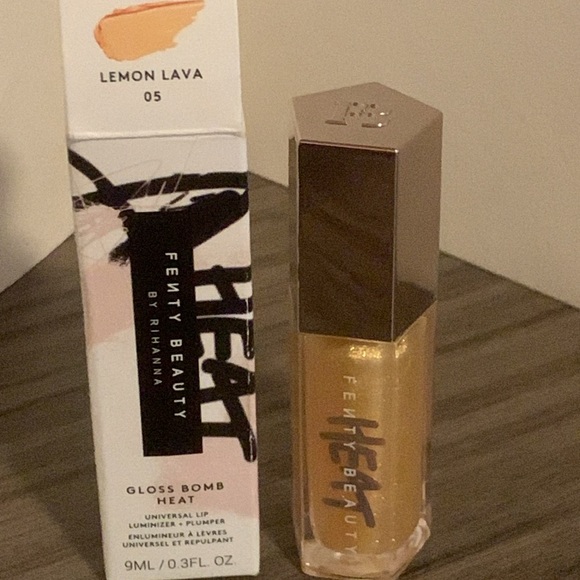 ✨Lemon Lava✨FENTY Beauty New in Box Gloss Bomb Heat - Luminizer & Plumper - Picture 5 of 7